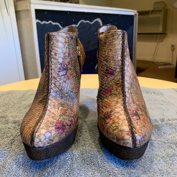 Boots - Picture 1 of 6